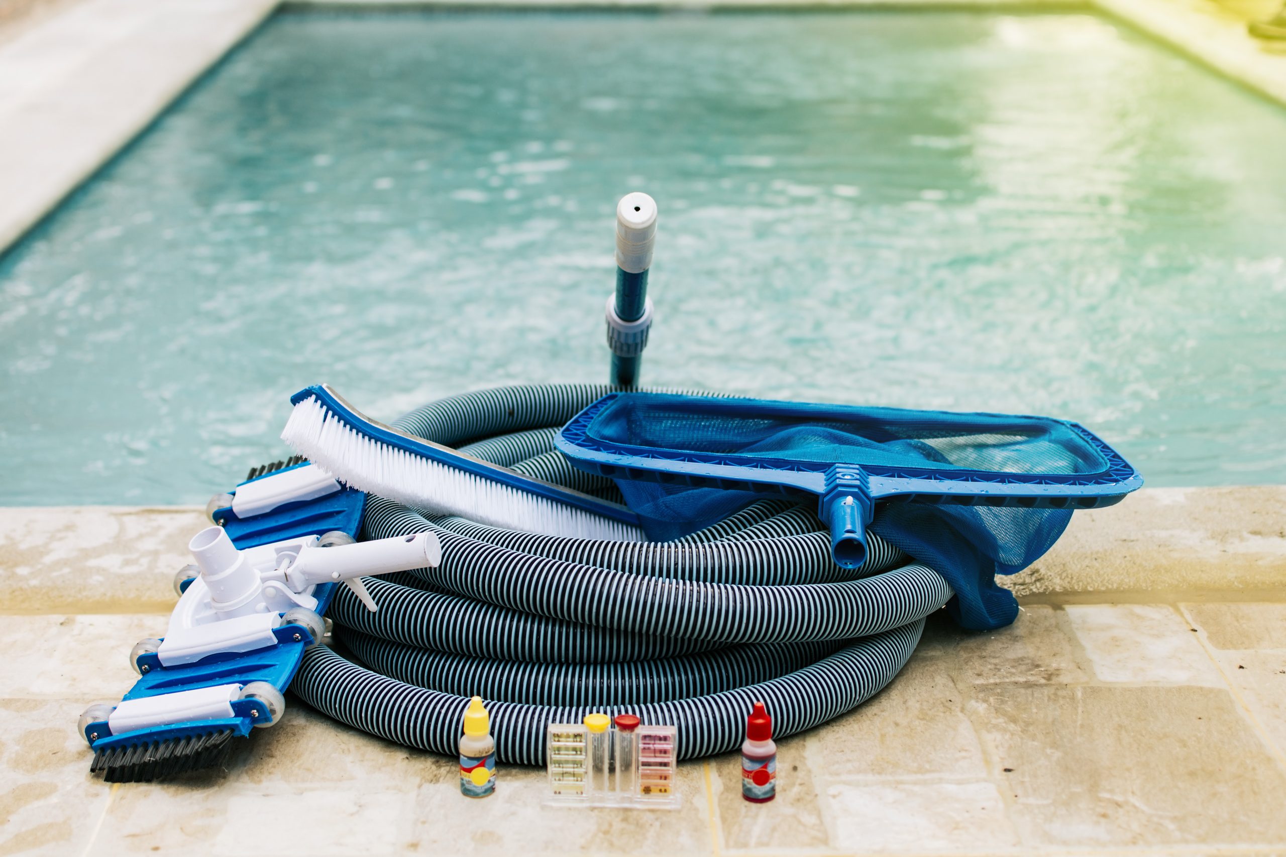 Entretien piscine  Nettoyage et réparation de piscines